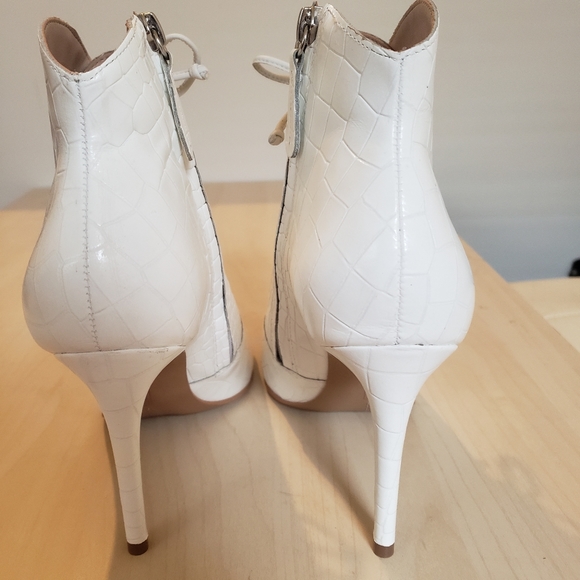 White Croc Embossed 'Roretta' Peep-Toe Bootie by Vince Camuto SIZE 8 - Picture 6 of 8